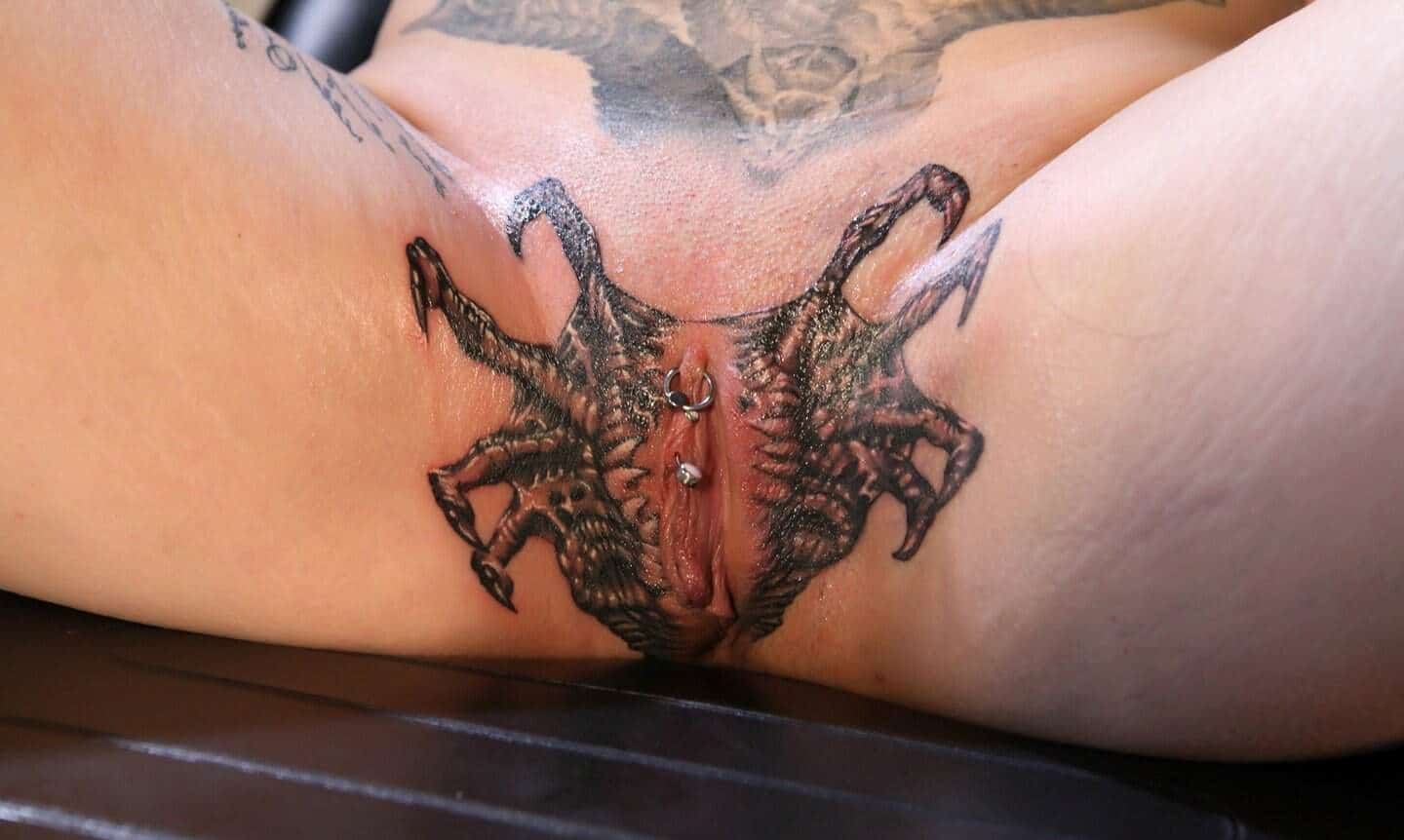 Tatouage vagin alien