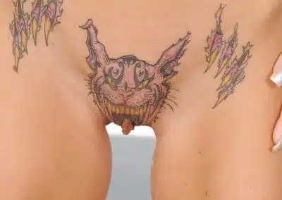 Tatouage vagin monstre